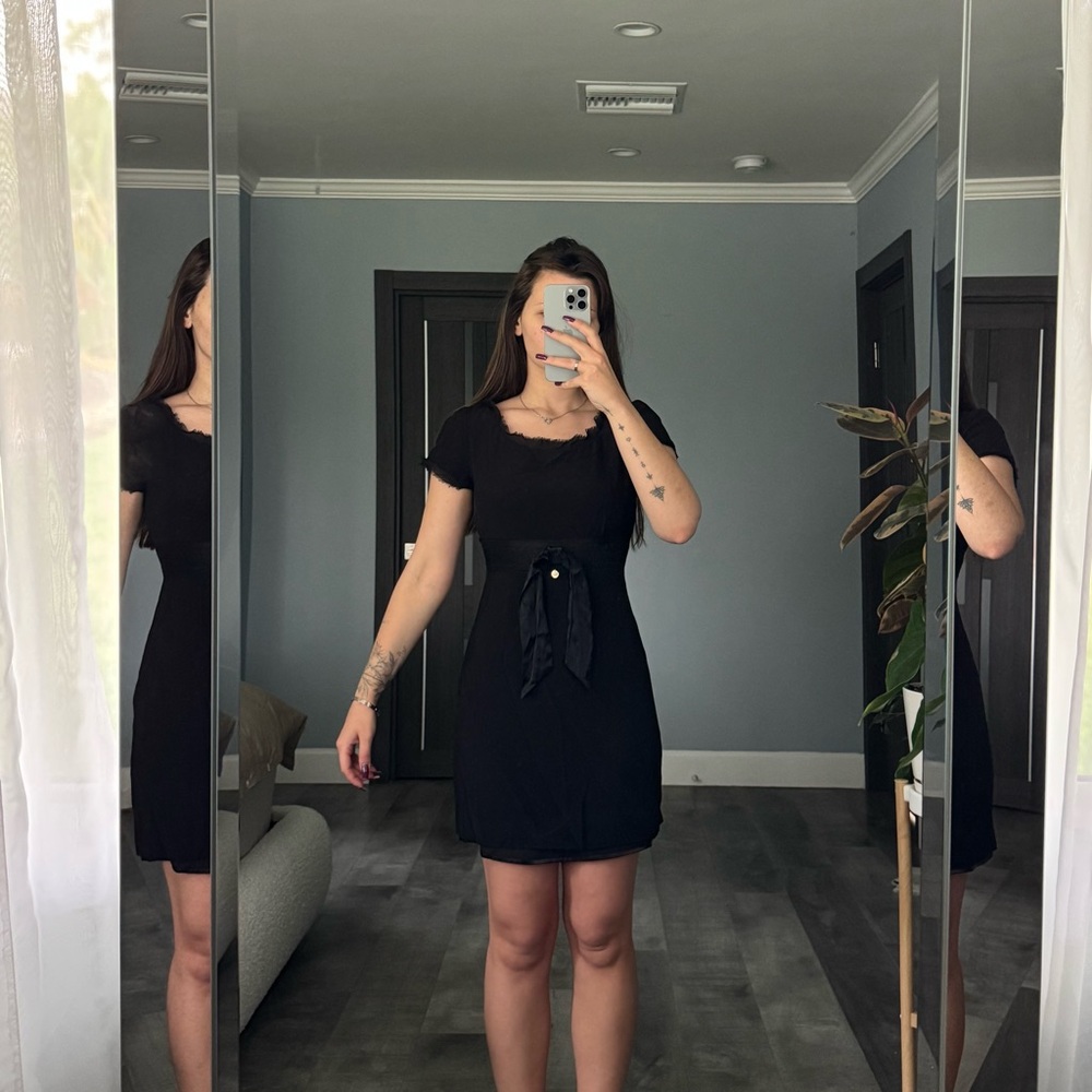 Black Sheath Mini Dress with Crew Neck